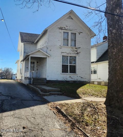 Photo of 231 W Chestnut Street, Wauseon, OH 43567 (MLS # 10005044)