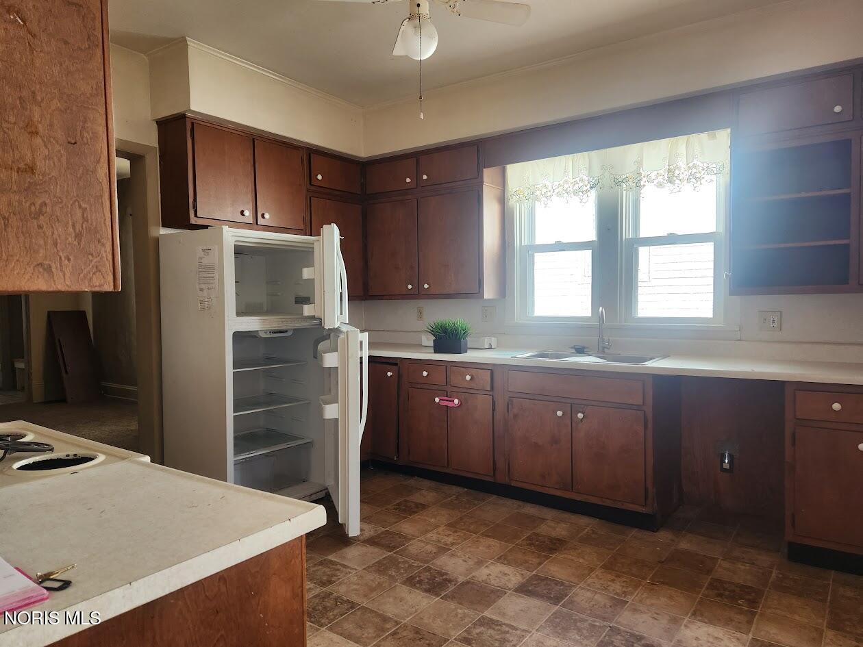 231 W Chestnut Street