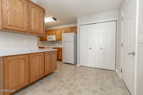 Tiny photo for 6416 Madison Cove Court #18, Sylvania, OH 43560 (MLS # 10009090)