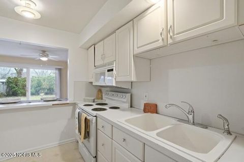 Tiny photo for 2317 Rockspring Road # 104, Toledo, OH 43614 (MLS # 10001624)