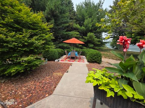 Tiny photo for 1522 County Road B, Swanton, OH 43558 (MLS # 10010699)