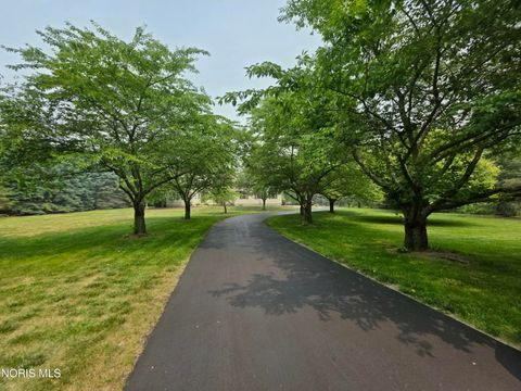 Tiny photo for 1522 County Road B, Swanton, OH 43558 (MLS # 10010699)