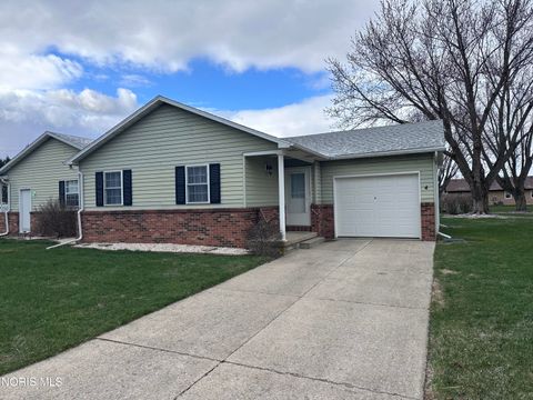 Photo of 4 Augusta Drive, Bowling Green, OH 43402 (MLS # 10005270)
