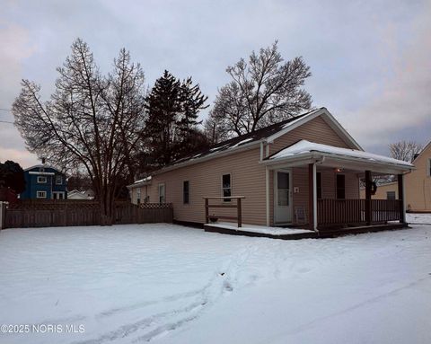 Photo of 2716 122nd Street, Toledo, OH 43611 (MLS # 10002220)