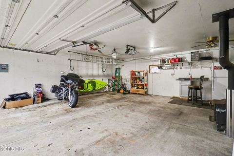 Tiny photo for 4407 N Lockwood Avenue, Toledo, OH 43612 (MLS # 10005628)