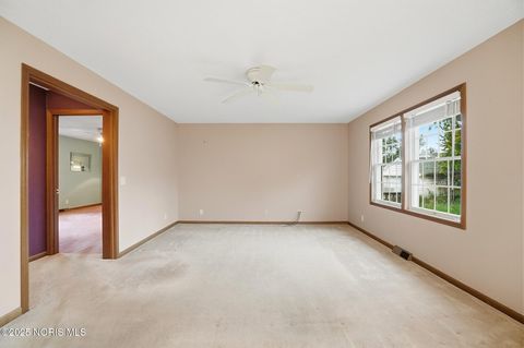 Tiny photo for 5053 Bennett Road, Toledo, OH 43612 (MLS # 10000862)