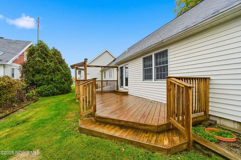 Tiny photo for 5053 Bennett Road, Toledo, OH 43612 (MLS # 10000862)