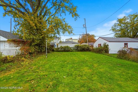 Tiny photo for 5053 Bennett Road, Toledo, OH 43612 (MLS # 10000862)