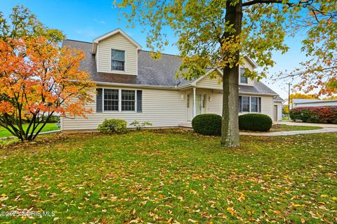 Photo of 5053 Bennett Road, Toledo, OH 43612 (MLS # 10000862) Photo of 5053 Bennett Road, Toledo, OH 43612 (MLS # 10000862)