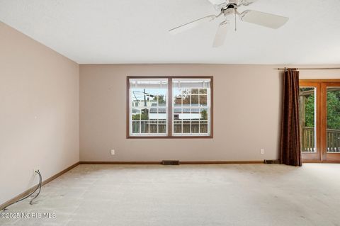 Tiny photo for 5053 Bennett Road, Toledo, OH 43612 (MLS # 10000862)