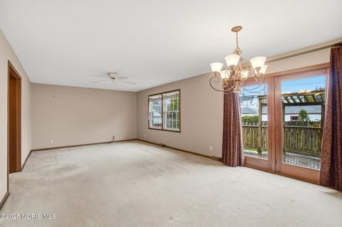 Tiny photo for 5053 Bennett Road, Toledo, OH 43612 (MLS # 10000862)