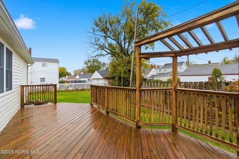 Tiny photo for 5053 Bennett Road, Toledo, OH 43612 (MLS # 10000862)