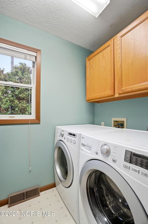 Tiny photo for 5053 Bennett Road, Toledo, OH 43612 (MLS # 10000862)