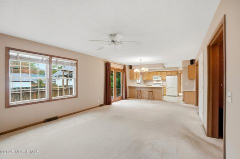 Tiny photo for 5053 Bennett Road, Toledo, OH 43612 (MLS # 10000862)