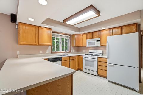 Tiny photo for 5053 Bennett Road, Toledo, OH 43612 (MLS # 10000862)