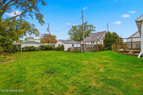 Tiny photo for 5053 Bennett Road, Toledo, OH 43612 (MLS # 10000862)