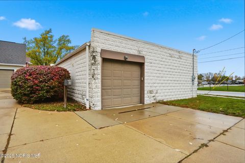 Tiny photo for 5053 Bennett Road, Toledo, OH 43612 (MLS # 10000862)