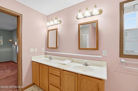 Tiny photo for 5053 Bennett Road, Toledo, OH 43612 (MLS # 10000862)