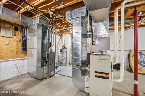 Tiny photo for 5053 Bennett Road, Toledo, OH 43612 (MLS # 10000862)