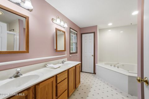 Tiny photo for 5053 Bennett Road, Toledo, OH 43612 (MLS # 10000862)