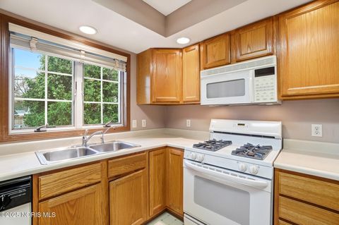 Tiny photo for 5053 Bennett Road, Toledo, OH 43612 (MLS # 10000862)