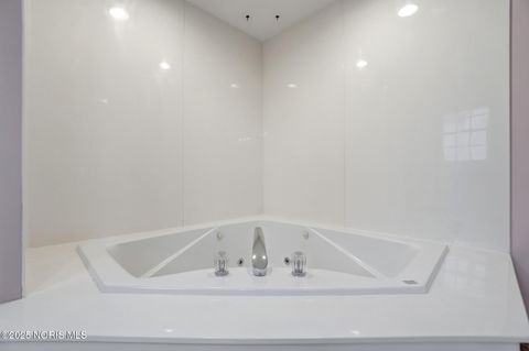 Tiny photo for 5053 Bennett Road, Toledo, OH 43612 (MLS # 10000862)