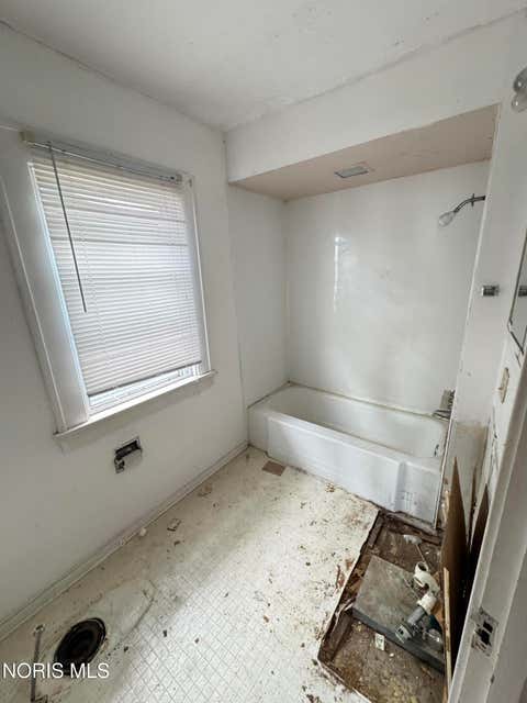 Tiny photo for 544 E Hudson Street, Toledo, OH 43608 (MLS # 10011230)