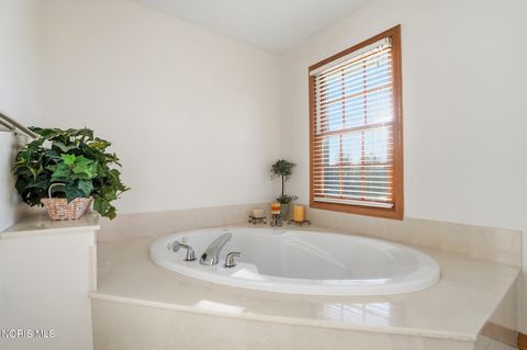 Tiny photo for 1931 Tecumseh Court, Perrysburg, OH 43551 (MLS # 10004921)