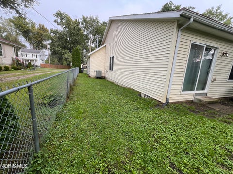 Tiny photo for 2223 Vaness Drive, Toledo, OH 43615 (MLS # 10013579)