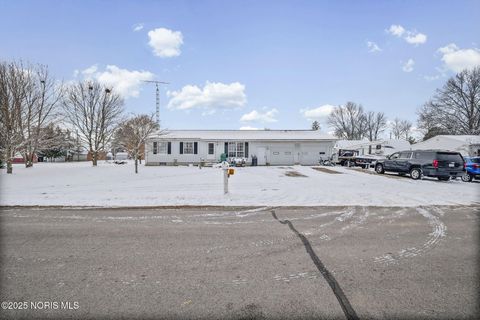 Photo of 12570 W Axline Street, Fostoria, OH 44830 (MLS # 10002029)