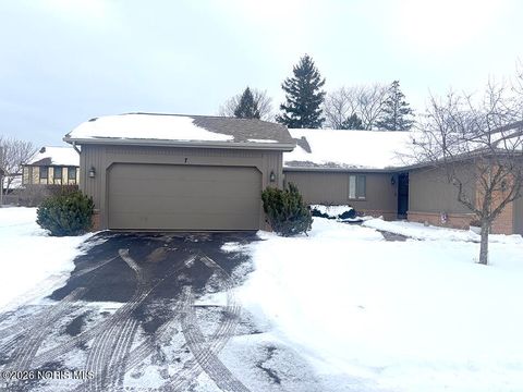 Photo of 7 Meadowpond Drive, Perrysburg, OH 43551 (MLS # 10003805)