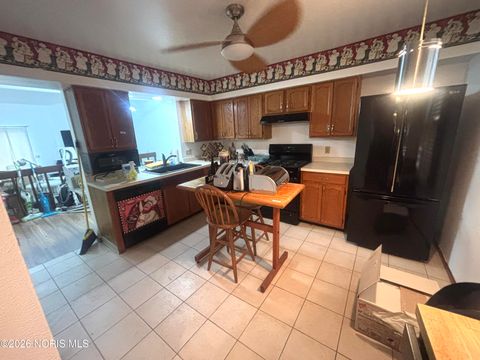 Tiny photo for 7 Meadowpond Drive, Perrysburg, OH 43551 (MLS # 10003805)