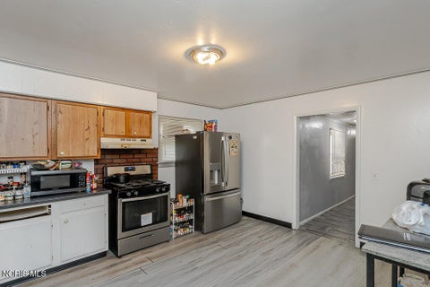 Tiny photo for 221 Segur Avenue, Toledo, OH 43609 (MLS # 10013326)