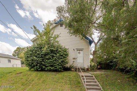 Photo of 221 Segur Avenue, Toledo, OH 43609 (MLS # 10013326)
