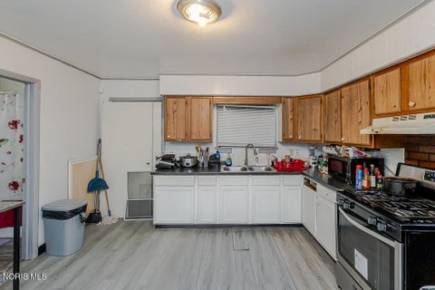 Tiny photo for 221 Segur Avenue, Toledo, OH 43609 (MLS # 10013326)