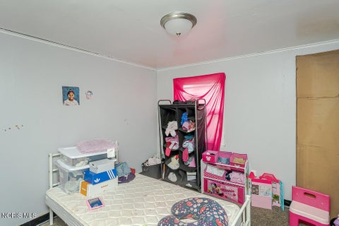 Tiny photo for 221 Segur Avenue, Toledo, OH 43609 (MLS # 10013326)