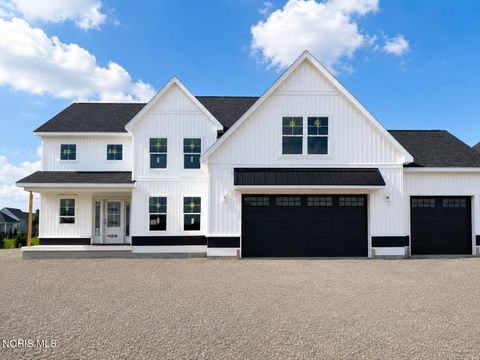 Homes For Sale - 118 Old Dover Road<br/> Perrysburg, OH 43551