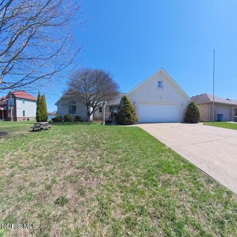 Photo of 1013 S Lallendorf Road, Oregon, OH 43616 (MLS # 10006421)