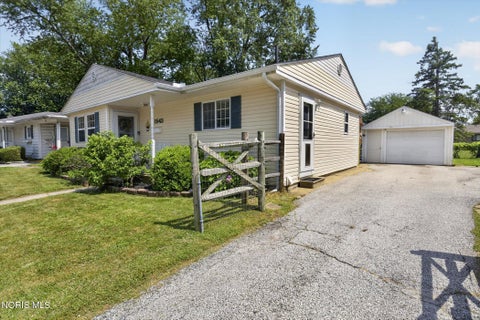 Tiny photo for 1543 Bradmore Drive, Toledo, OH 43612 (MLS # 10010239)
