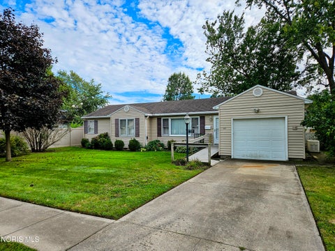 Photo of 227 Elizabeth Avenue, Findlay, OH 45840 (MLS # 10013957)