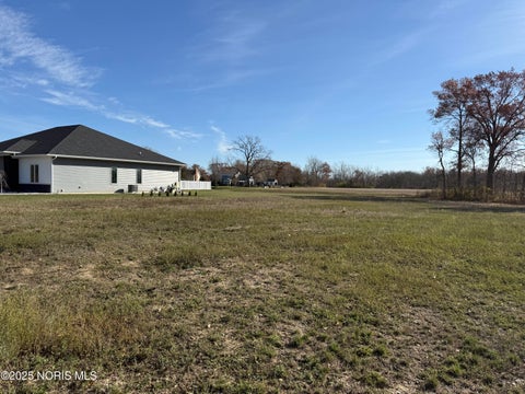Tiny photo for 138 Coach House Loop, Bowling Green, OH 43402 (MLS # 10012624)