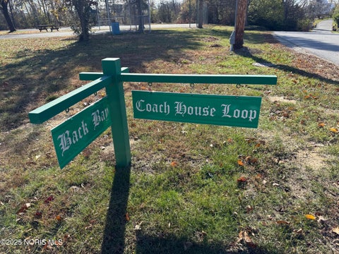 Tiny photo for 138 Coach House Loop, Bowling Green, OH 43402 (MLS # 10012624)
