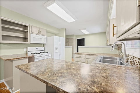 Tiny photo for 3733 Cherry Wood Lane, Toledo, OH 43615 (MLS # 10014213)