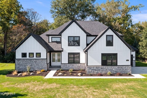Photo of 1380 Brookwoode Road, Perrysburg, OH 43551 (MLS # 10014581)