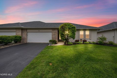 Photo of 2535 Lake Vista Drive, Toledo, OH 43614 (MLS # 10007181)
