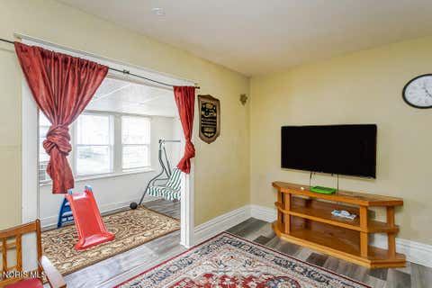 Tiny photo for 425 Bassett Street, Toledo, OH 43611 (MLS # 10011131)