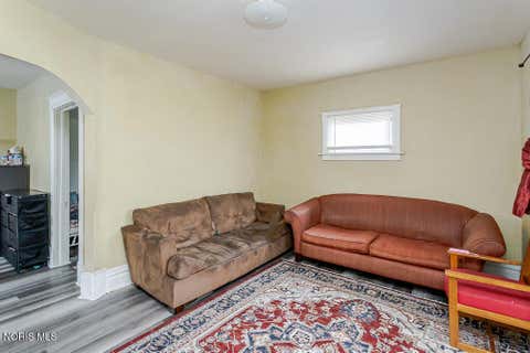 Tiny photo for 425 Bassett Street, Toledo, OH 43611 (MLS # 10011131)