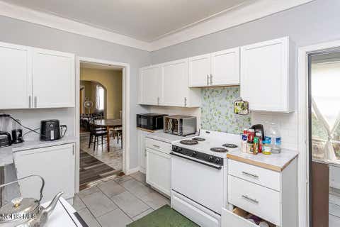 Tiny photo for 425 Bassett Street, Toledo, OH 43611 (MLS # 10011131)