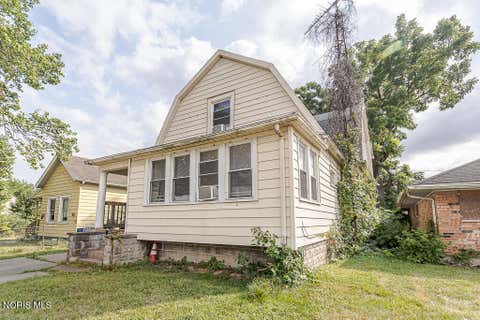 Tiny photo for 425 Bassett Street, Toledo, OH 43611 (MLS # 10011131)