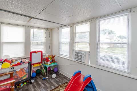 Tiny photo for 425 Bassett Street, Toledo, OH 43611 (MLS # 10011131)